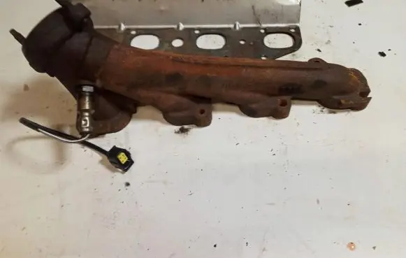 Dodge Challenger Exhaust manifold 53013849AE