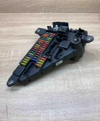 BMW 5 E60 E61 Fuse module 6906618 518956040