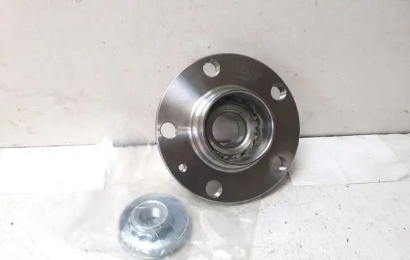 Audi A2 Rear wheel hub W413318