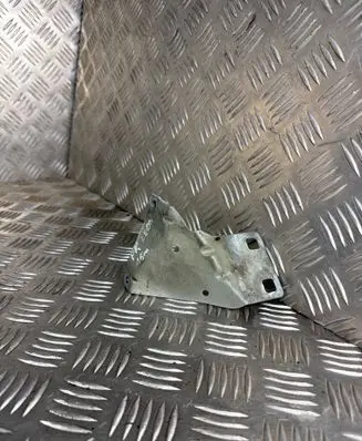 Fender mounting bracket