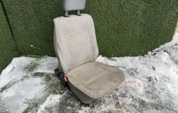 Volkswagen Transporter - Caravelle T4 Front driver seat 701881303