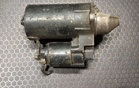 Opel Zafira A Starter motor 1005821974