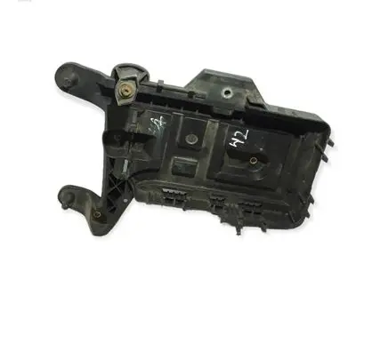 Volkswagen PASSAT B6 Battery tray 1k0915333h
