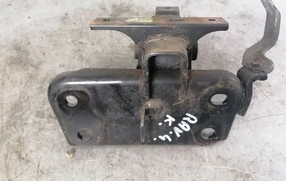 Toyota RAV 4 (XA30) Engine mount bracket