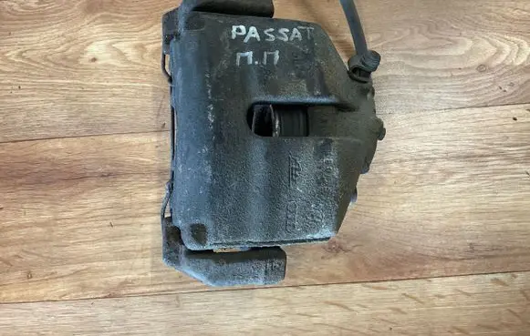 Volkswagen PASSAT B6 Front brake caliper