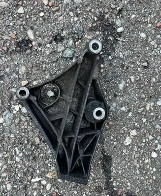 BMW 1 F20 F21 Engine mounting bracket 6788611 210383