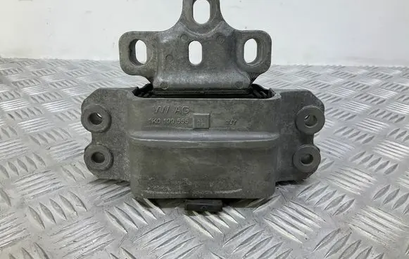 Volkswagen Jetta VI Engine mount bracket 1K0199555