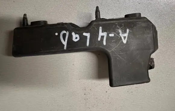 Audi A4 S4 B7 8E 8H Fender mounting bracket 8E0807284E