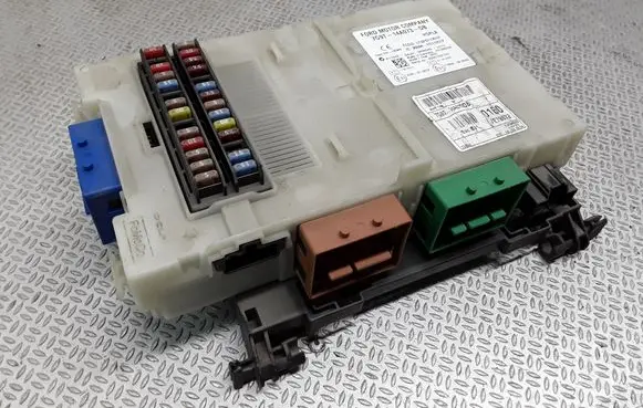 Ford Mondeo MK IV Fuse module 7G9T14A073DB