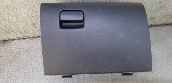 Mitsubishi Lancer VIII Glove box
