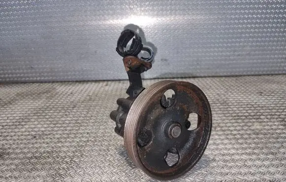 Peugeot Expert Power steering pump 9640906480