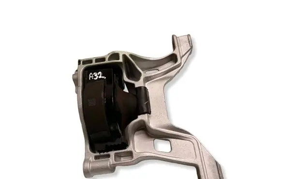 Mazda CX-30 Engine mount bracket BEPV