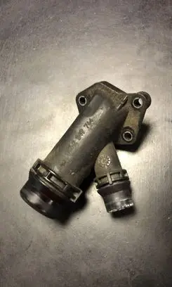 BMW 5 E60 E61 Engine coolant pipe/hose 2247744