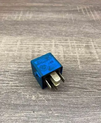 BMW 5 E39 Other relay 1388911 V23134E59X107