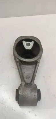 Nissan Juke I F15 Engine mount bracket