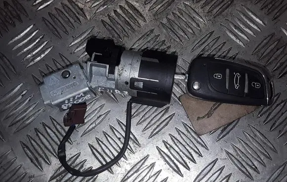 Peugeot 5008 Ignition lock 36410602