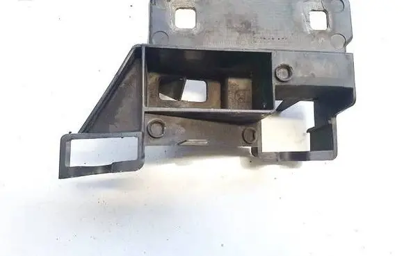 Front bumper mounting bracket
