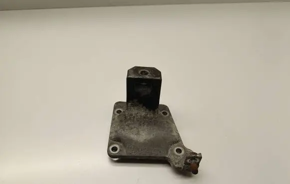 BMW 5 E39 Engine mounting bracket 6751226