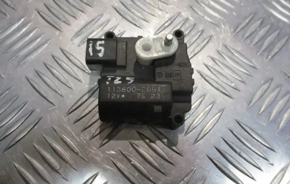 Toyota Avensis T250 Central body control module 113800-2051