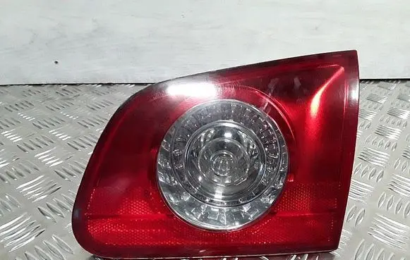 Tailgate rear/tail lights