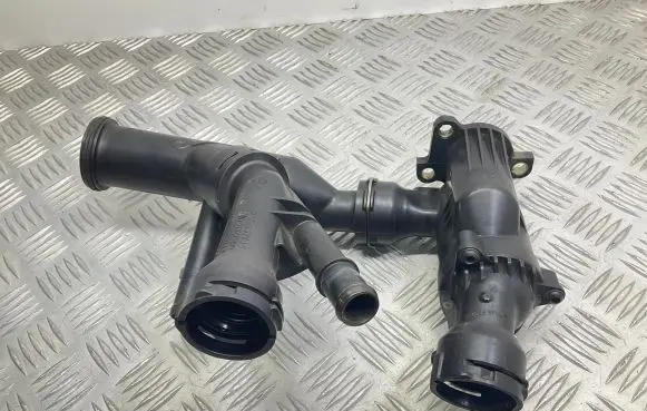 Engine coolant pipe/hose