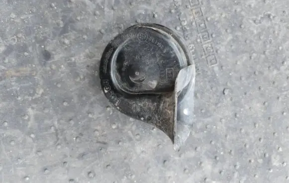BMW 5 E60 E61 Horn signal 3881157