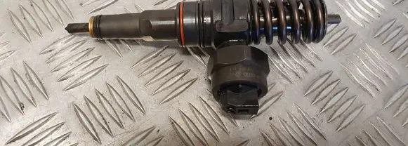 Skoda Fabia Mk1 (6Y) Fuel injector 038130073J