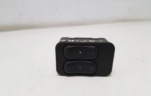 Opel Zafira A Electric window control switch 13363201
