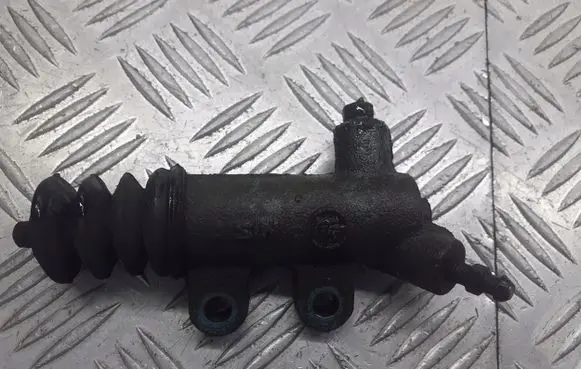 Toyota Yaris Clutch slave cylinder 