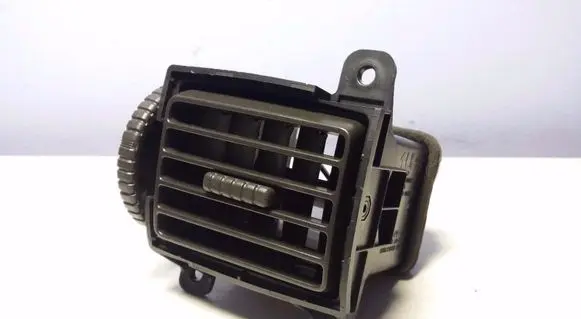 Nissan X-Trail T30 Dash center air vent grill 68760EQ000