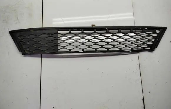 Renault Twingo II Front bumper lower grill 7701067873