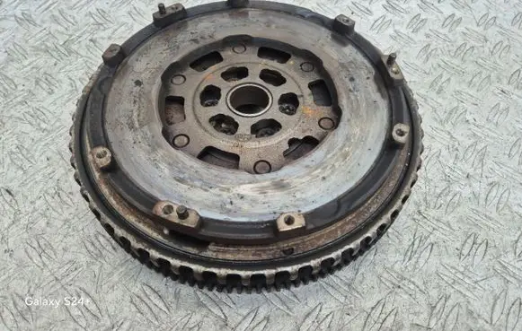 Nissan Qashqai Dual mass flywheel 123104345R