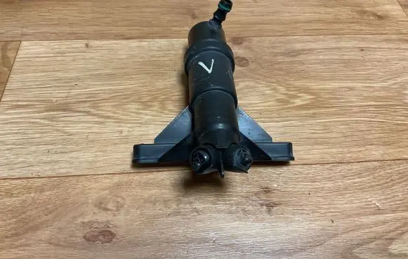 BMW 5 E60 E61 Headlight washer spray nozzle 