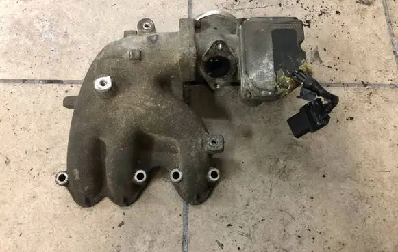 Volkswagen Polo Intake manifold 045129713F