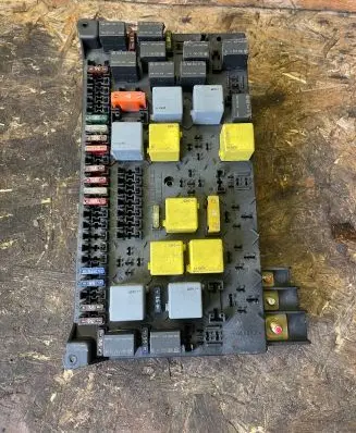 Mercedes-Benz ML W163 Fuse box set 1635450205 08200101