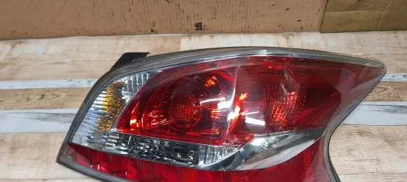Nissan Altima Rear/tail lights