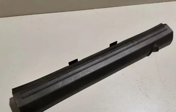 Front sill trim cover