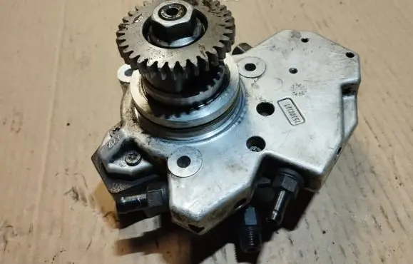 Jeep Grand Cherokee (WK) Fuel injection high pressure pump 0445010095 A6420700201