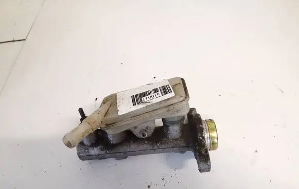 Nissan Quest Master brake cylinder