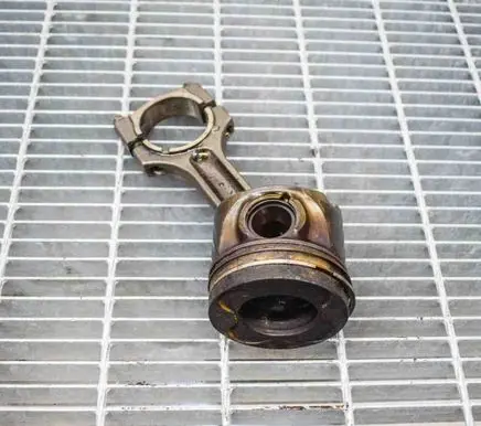 BMW 5 E60 E61 Piston 7792745