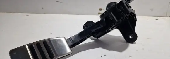 Ford Mustang VI Accelerator throttle pedal CR339F836AB