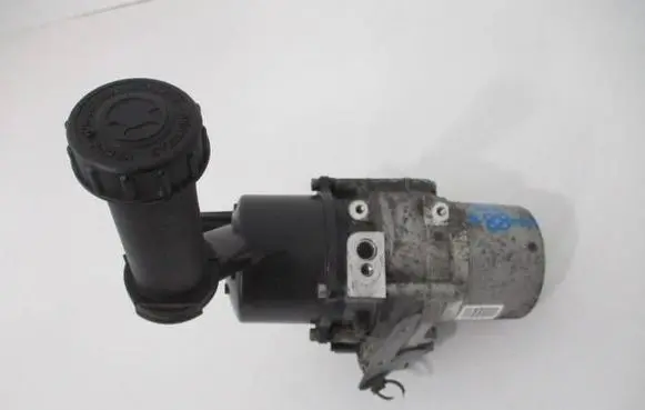 Citroen C4 II Power steering pump 9813547780