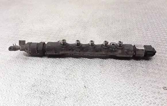 Toyota Avensis T250 Fuel main line pipe 8945860010