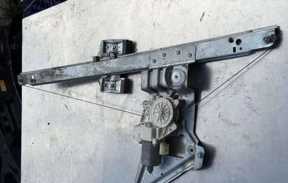 Mercedes-Benz Sprinter W906 Front door window regulator with motor A9067200046LH A0068205442 A9067200046