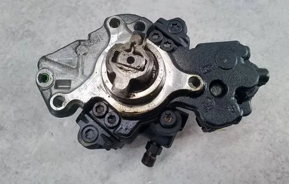 Peugeot 508 Fuel injection high pressure pump 9687959180