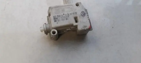 Skoda Octavia Mk1 (1U) Central locking motor 3B0959781B