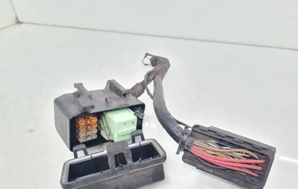 Mini One - Cooper Coupe R56 Fuse box set 61142755704 2755704 61368373700