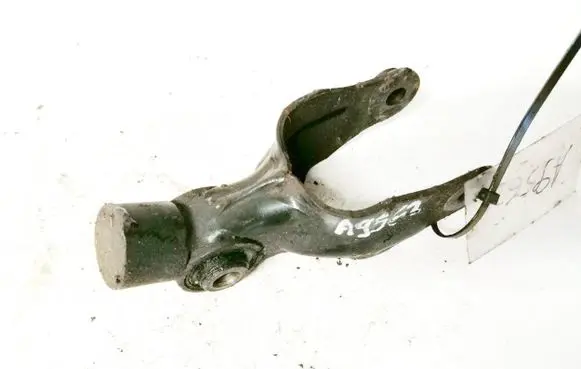 Peugeot 308 Engine mounting bracket