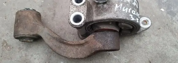 Nissan Murano Z51 Engine mount bracket