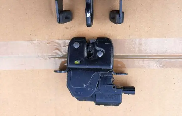 Renault Megane III Tailgate lock latch 846307169R RENAULT-MEGANE-III